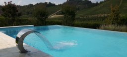 piscina con giochi dacqua